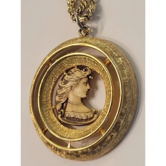 Rare Vintage Large Cameo Encircled Gold Diamond Cut Finish Multi Chain Necklace - Picture 8 of 9